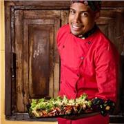 Profesor de cocina básica imparte clases para principiantes